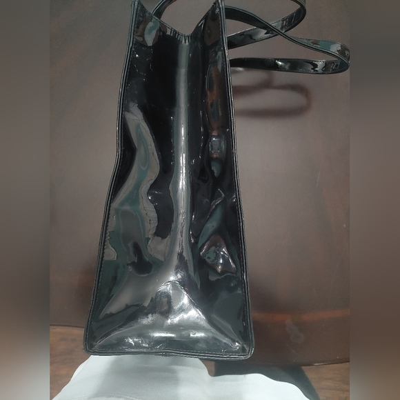 Saks fifth avenue handbag - Picture 4 of 8